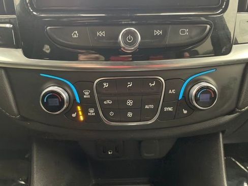 Used 2023 Chevrolet Traverse LT image 5