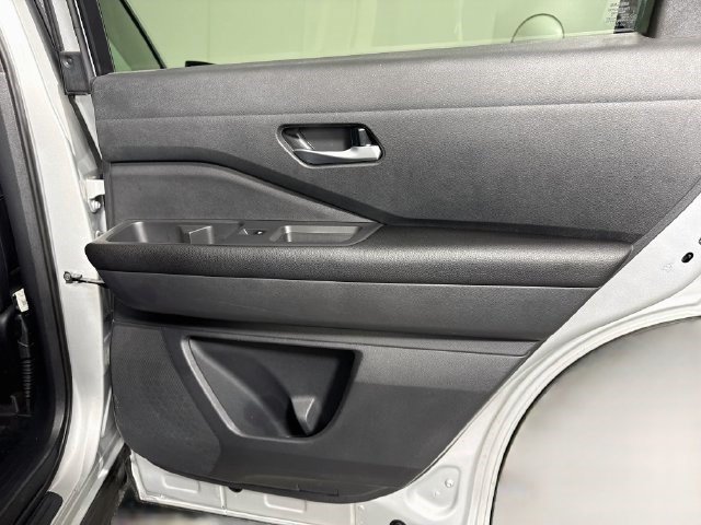 Used 2022 Nissan Pathfinder SV w/ SV Premium Package AWD/4WD image 39