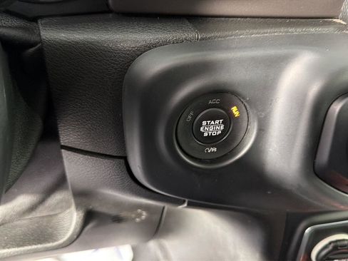 Used 2018 Jeep Wrangler Sport AWD/4WD image 25