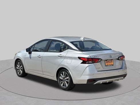 Used 2021 Nissan Versa SV FWD image 3