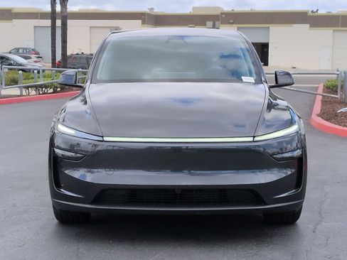 Used 2026 Tesla Model Y AWD image 3