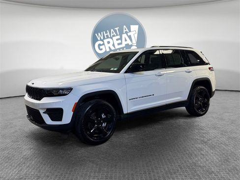 Used 2023 Jeep Grand Cherokee Altitude image 8