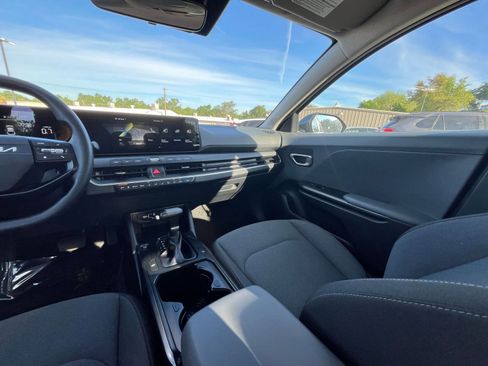 Used 2025 Kia K4 LXS image 34