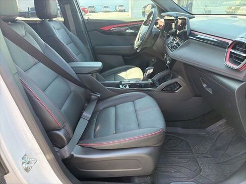 Used 2025 Chevrolet TrailBlazer RS AWD/4WD image 16