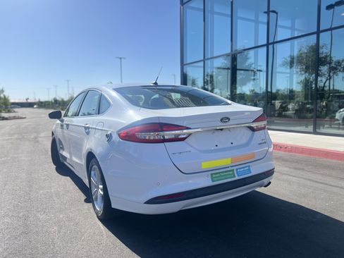 Used 2018 Ford Fusion SE w/ Equipment Group 602A FWD image 3