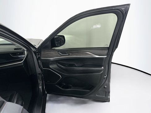 Used 2022 Jeep Grand Cherokee Limited 4xe image 35