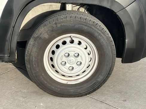 Used 2024 RAM ProMaster 2500 w/ Convenience Group image 8