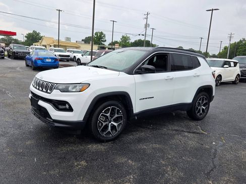 Used 2025 Jeep Compass Limited AWD/4WD image 3