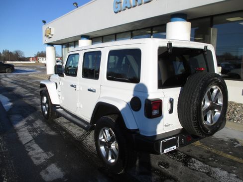 Used 2021 Jeep Wrangler Unlimited Sahara image 3