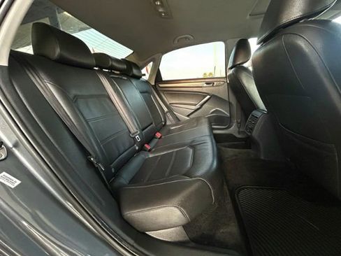 Used 2017 Volkswagen Passat 1.8T SE image 8