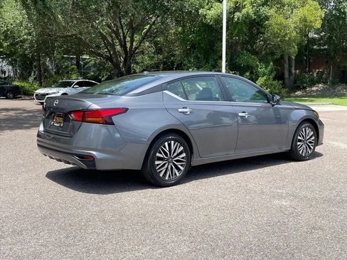 Used 2025 Nissan Altima 2.5 SV FWD image 22