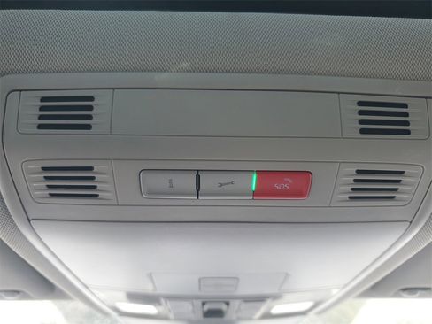 Used 2022 Volkswagen Taos SE image 95