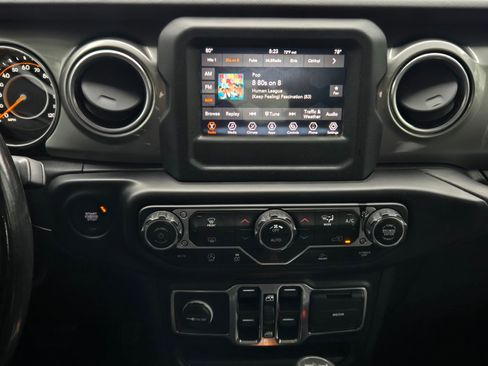 Used 2021 Jeep Wrangler Unlimited Sahara AWD/4WD image 15