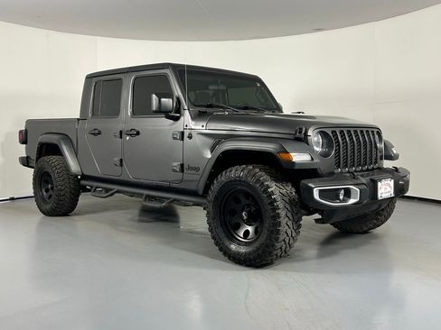 Used 2023 Jeep Gladiator Sport AWD/4WD image 1