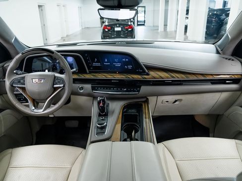 Used 2021 Cadillac Escalade ESV Sport Platinum w/ LPO, ONYX Package image 9