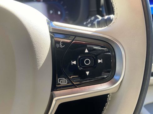 Certified 2023 Volvo XC60 B5 Ultimate w/ Climate Package image 25