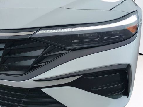 New 2026 Hyundai Elantra Limited FWD image 10