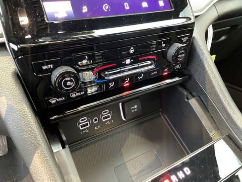 New 2025 Jeep Grand Cherokee Laredo X w/ Luxury Tech Group I image 29