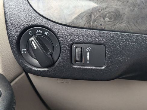 Used 2018 Dodge Grand Caravan SE FWD image 25