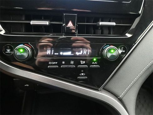 Used 2022 Toyota Camry SE image 16