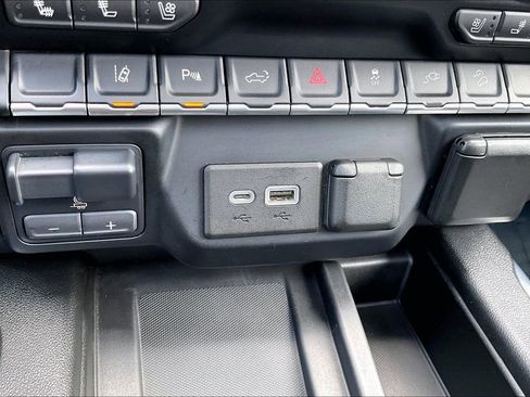 Used 2021 GMC Sierra 2500 Denali w/ Denali Ultimate Package AWD/4WD image 33