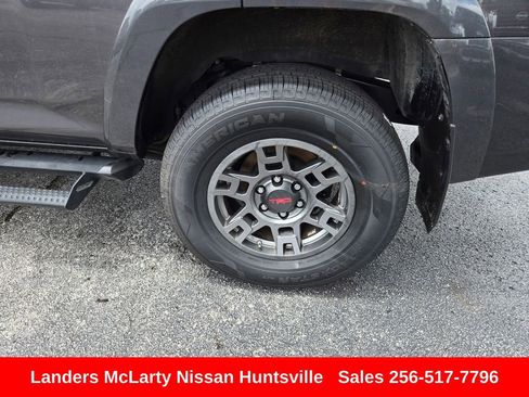 Used 2019 Toyota 4Runner TRD Off-Road Premium AWD/4WD image 12