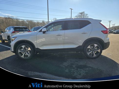 Used 2025 Volvo XC40 B5 Core w/ Protection Package Premier image 5