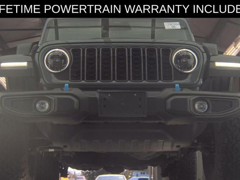 Used 2025 Jeep Wrangler Unlimited Rubicon 4xe image 3