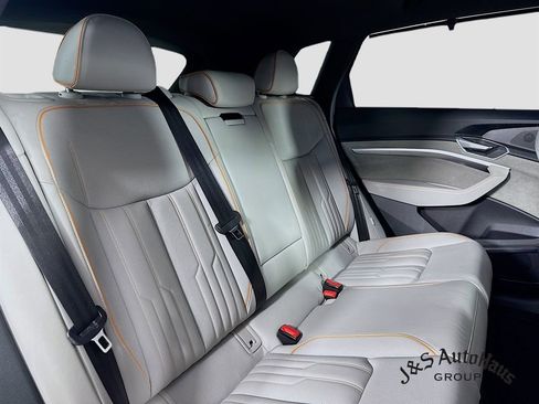 Used 2022 Audi e-tron Chronos w/ Chronos Package image 35