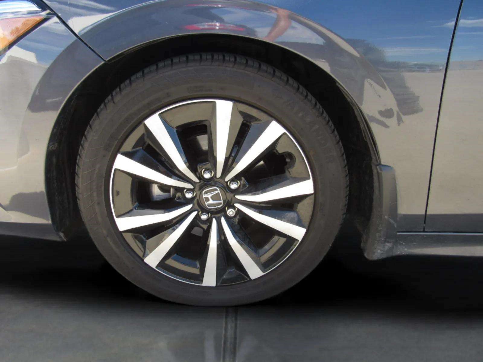 Used 2024 Honda Civic EX image 5