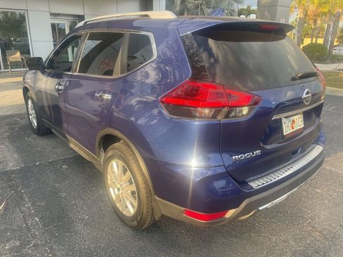 Used 2017 Nissan Rogue SV w/ SV Premium Package image 9