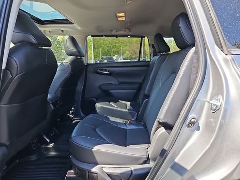 Certified 2025 Toyota Highlander XLE AWD/4WD image 27