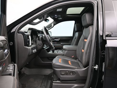 Used 2024 GMC Sierra 1500 AT4 w/ Technology Package AWD/4WD image 9