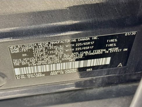 Used 2020 Toyota RAV4 XLE w/ Convenience Package FWD image 41