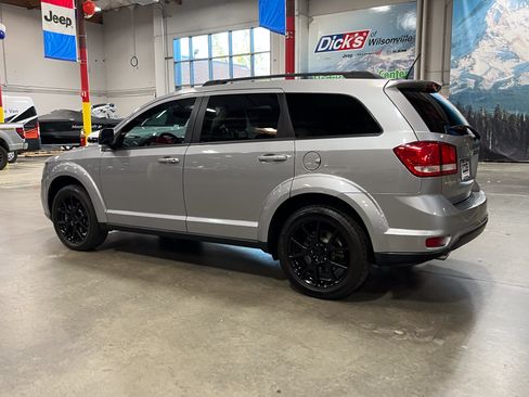 Used 2016 Dodge Journey SXT w/ Blacktop Package FWD image 3