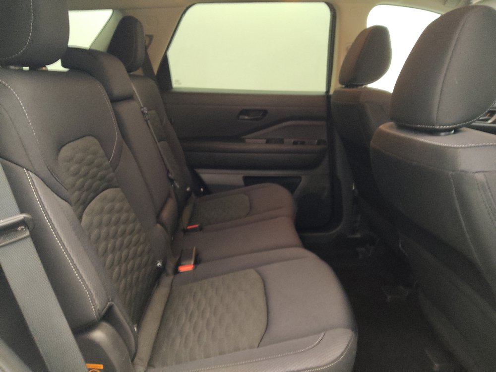 Used 2024 Nissan Pathfinder SV FWD image 19