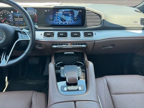 Used 2025 Mercedes-Benz GLS 450 4MATIC image 12