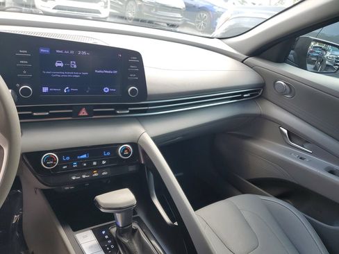 Used 2023 Hyundai Elantra SEL FWD image 25