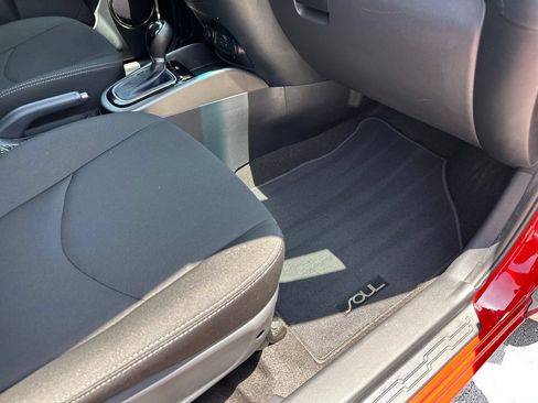 Used 2013 Kia Soul + w/ Audio Pkg FWD image 37