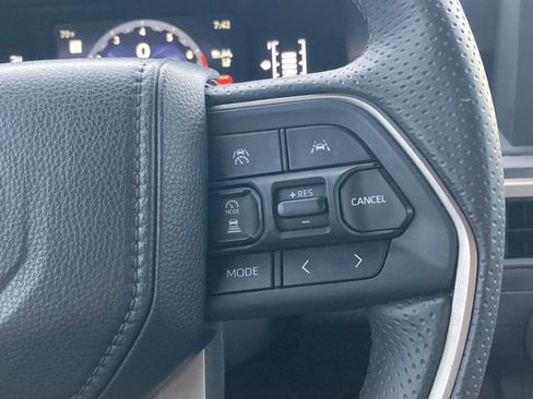 Used 2025 Toyota 4Runner SR5 AWD/4WD image 16