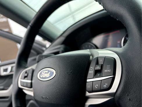 Used 2023 Ford Explorer XLT image 12