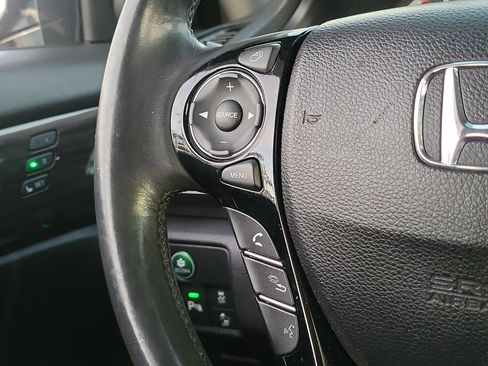 Used 2017 Honda Accord Touring image 24