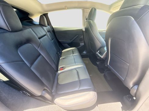 Used 2023 Tesla Model Y 2WD image 29
