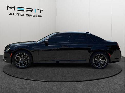 Used 2018 Chrysler 300 Touring w/ Sport Appearance Package RWD image 5