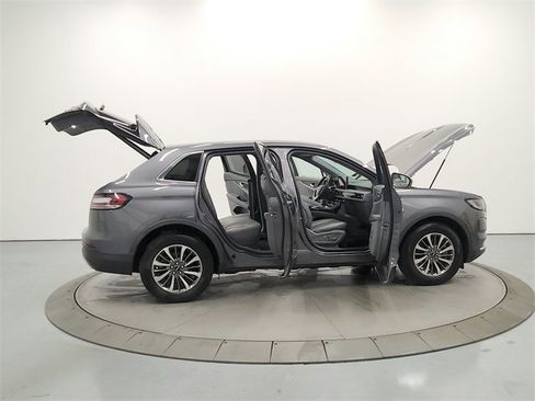 Used 2021 Lincoln Nautilus Reserve image 16