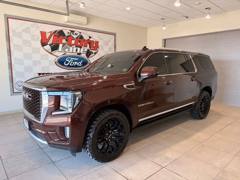 Used 2022 GMC Yukon XL Denali AWD/4WD image 1