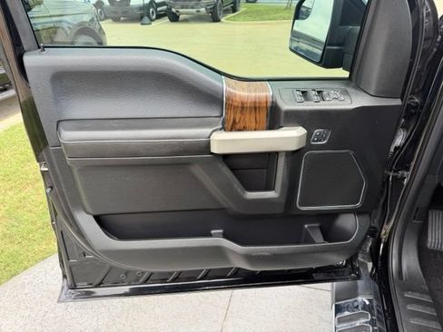 Used 2018 Ford F150 Lariat RWD image 8