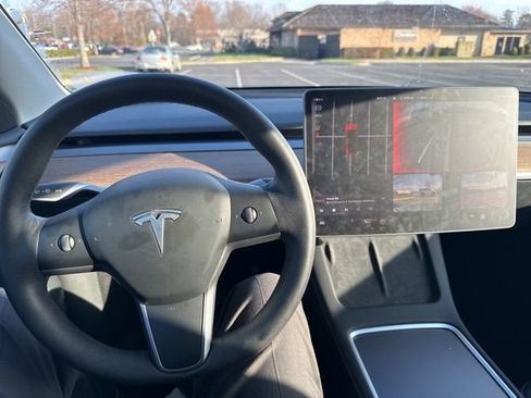 Used 2023 Tesla Model Y Long Range image 14