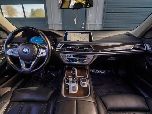 Used 2022 BMW 740i xDrive w/ Premium Package AWD/4WD image 16