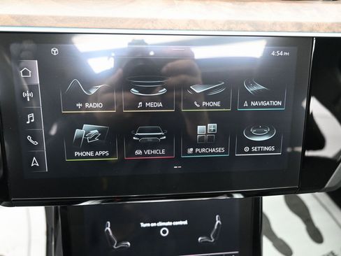 Used 2019 Audi e-tron Prestige w/ Prestige Package image 13